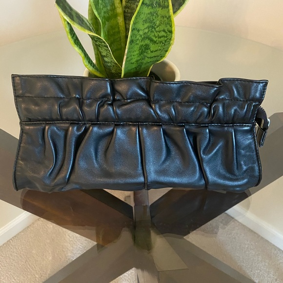 Express Handbags - Express Zipper Clutch